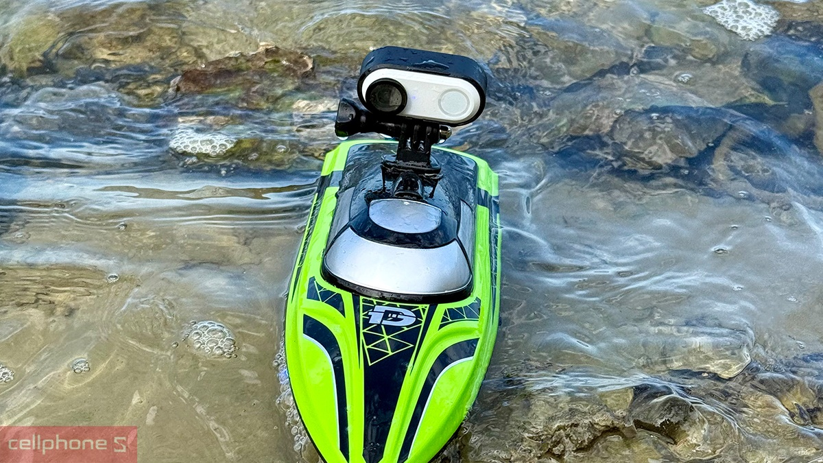 Khả năng kết nối phụ kiện, ổn định khi ghi hình của camera hành động Akaso Snap X