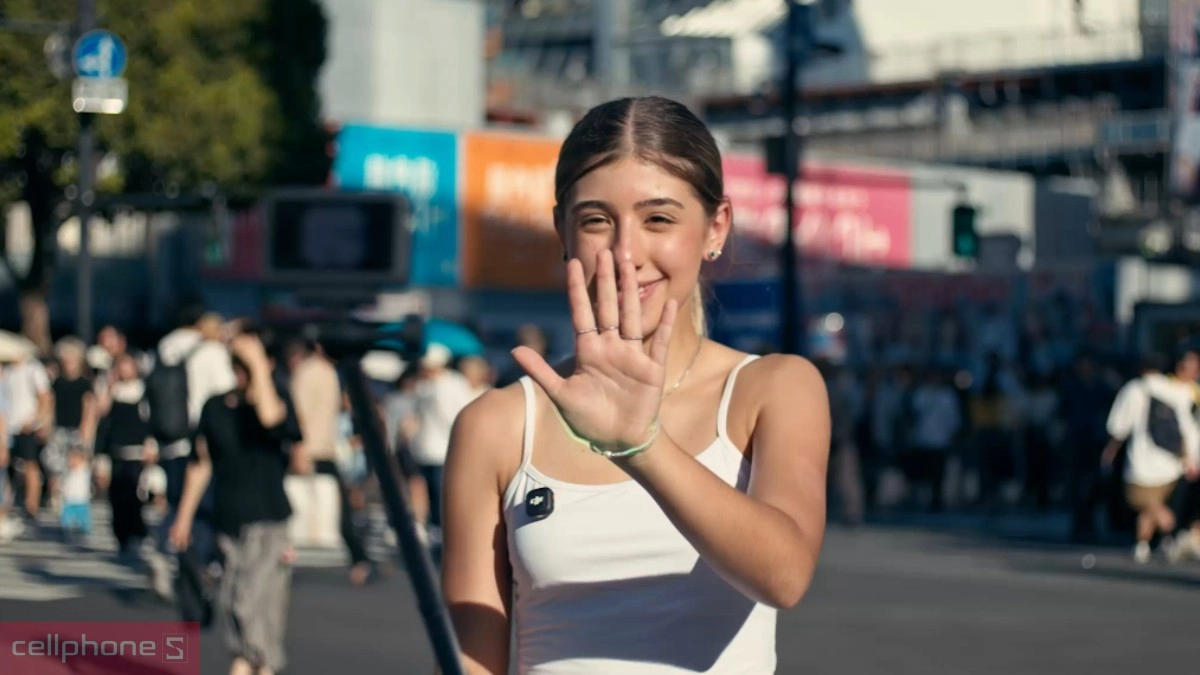 Action 6 có thể điều khiển bằng các cử chỉ tay