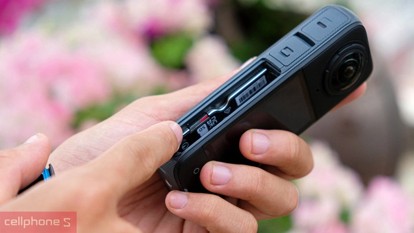 cấu tạo Insta 360 X4 các nút nhấn cơ bản trước khi dùng