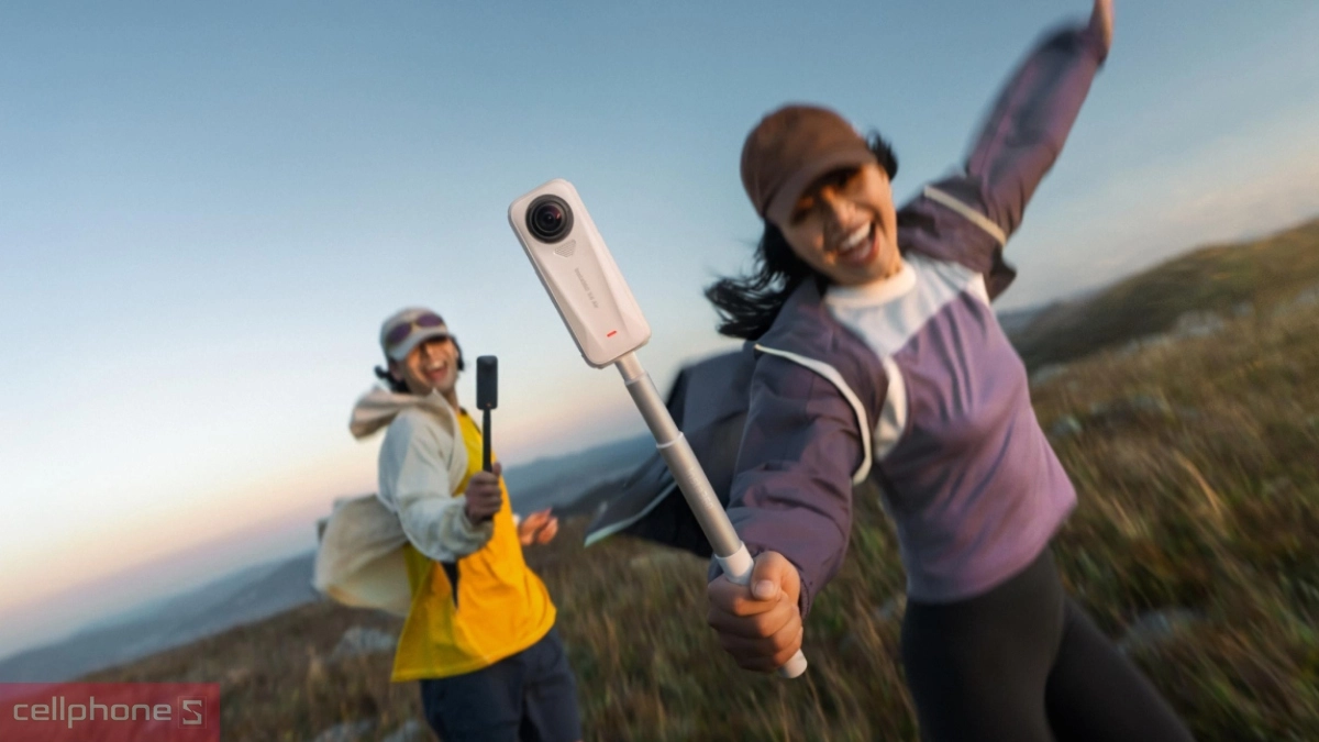 Khả năng ghi hình ổn định, kháng rung, kháng nước của camera hành trình Insta 360 X4 Air Essentials Bundle