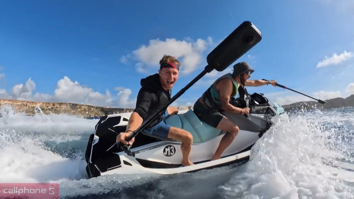 Chất lượng ghi hình và khả năng thu âm của camera hành trình Insta 360 X4 Air Essentials Bundle