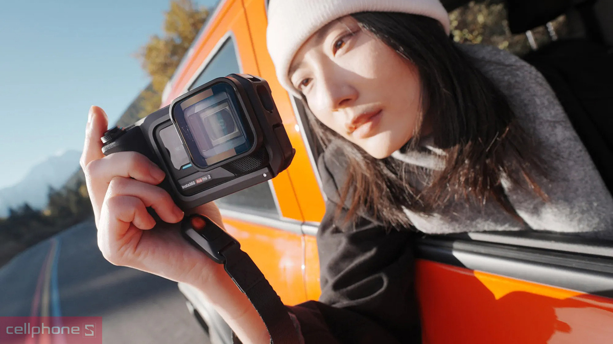 So sánh camera hành trình Insta 360 Ace Pro 2 Ultimate Videography Bundle và Insta360 Ace Pro