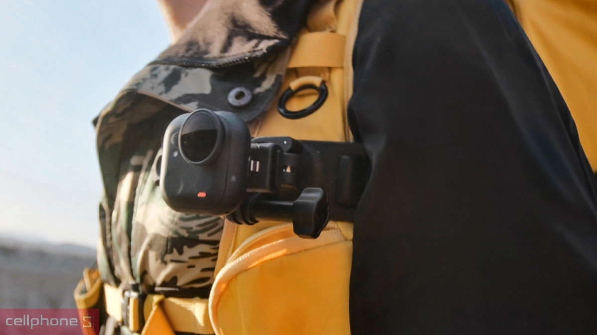 Khả năng kết nối phụ kiện của camera hành trình Insta360 Go Ultra Standard