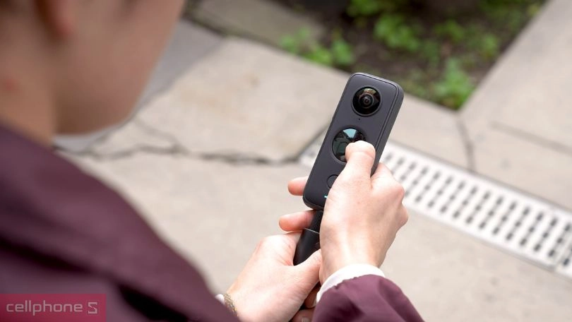 Camera hành trình Insta360 One X2 cho phép ghi hình toàn cảnh 360°