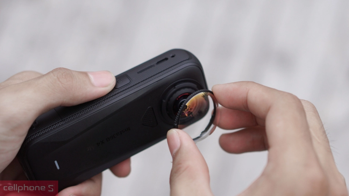 Ghi hình thu âm chất lượng cao Camera hành trình Insta360 X4 Air Standard