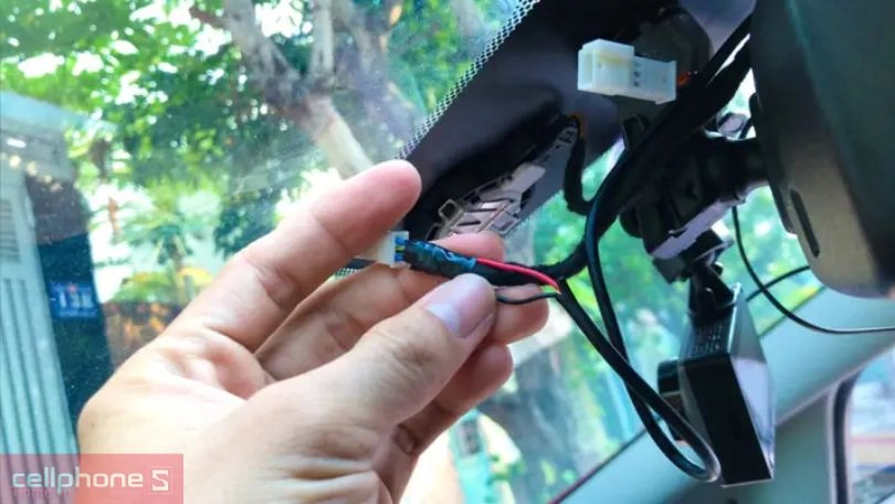 Kết nối nguồn điện cho camera hành trình