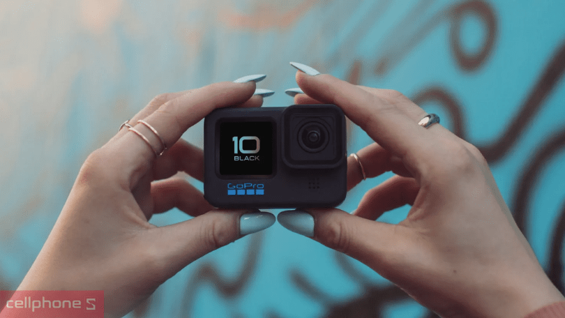 Thiết kế ống kính mới cùng màn hình cảm ứng