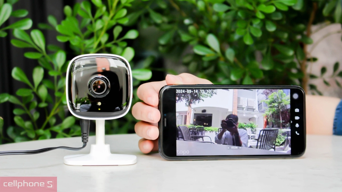 Camera quán cà phê cho phép chủ quán theo dõi tình hình tại cửa hàng