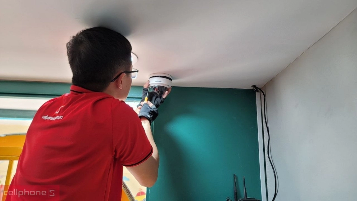 Giá camera trong nhà