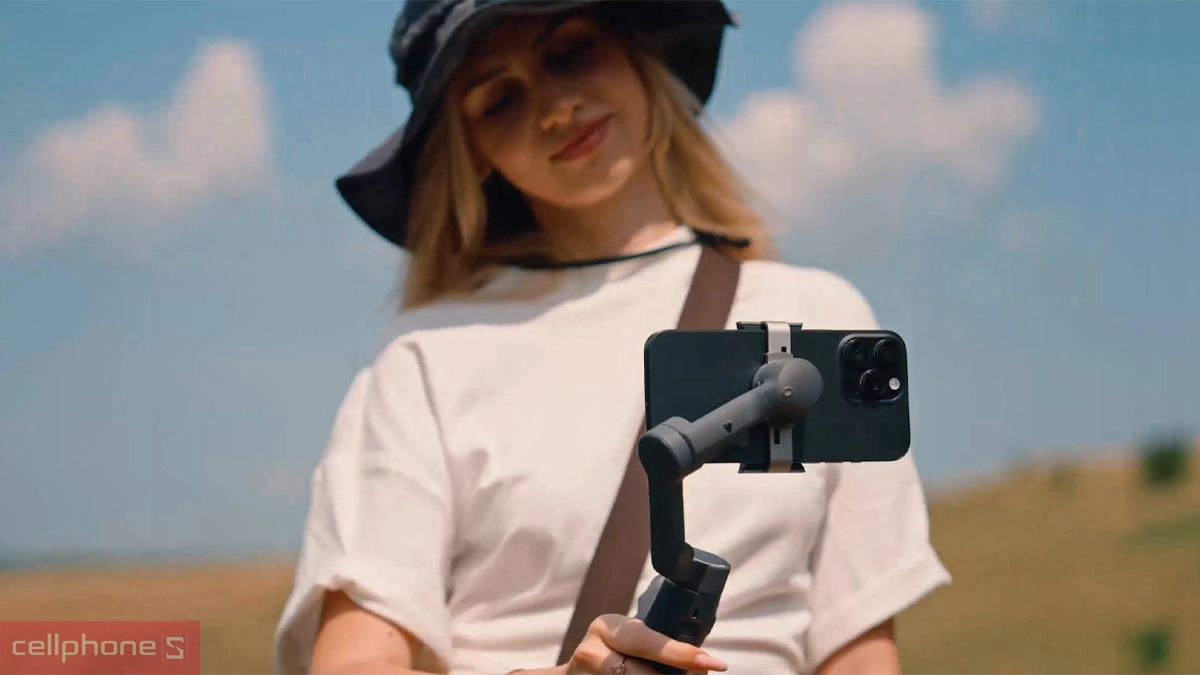 Tích hợp đèn Fill Light và bộ thu âm DJI Mic Mini
