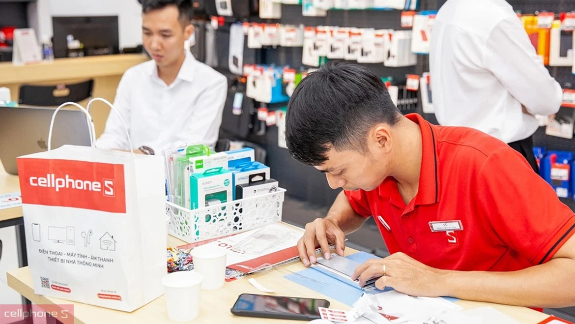 Cửa hàng điện thoại, laptop CellphoneS Sóc trăng kinh doanh phụ kiện