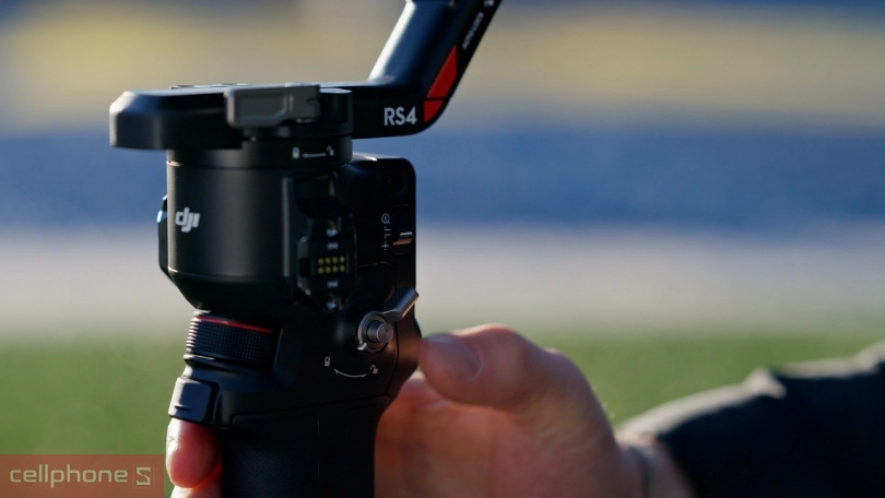 Gimbal RS4 với màn hình OLED cảm ứng nhạy bén