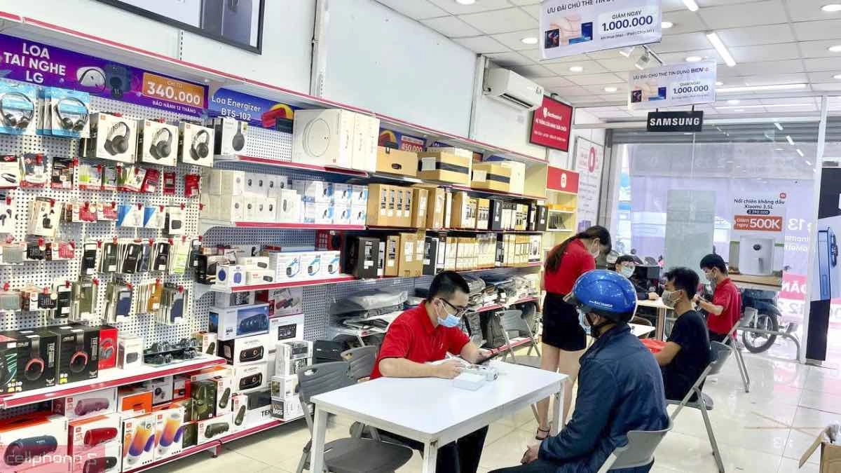 Cửa hàng điện thoại, laptop CellphoneS Lâm Đồng kinh doanh phụ kiện