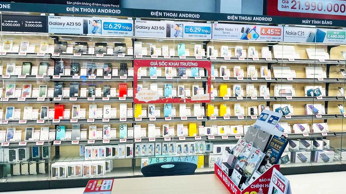 Cửa hàng điện thoại, laptop CellphoneS Đồng Nai kinh doanh phụ kiện