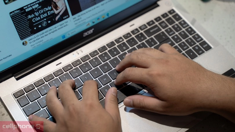 Pin và cổng kết nối của laptop Acer Aspire Lite 15 AL15-71P-517D