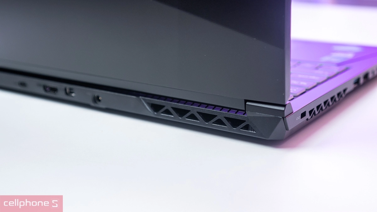 Pin, cổng kết nối của laptop Acer Gaming Aspire 7 A715-59G-73LB