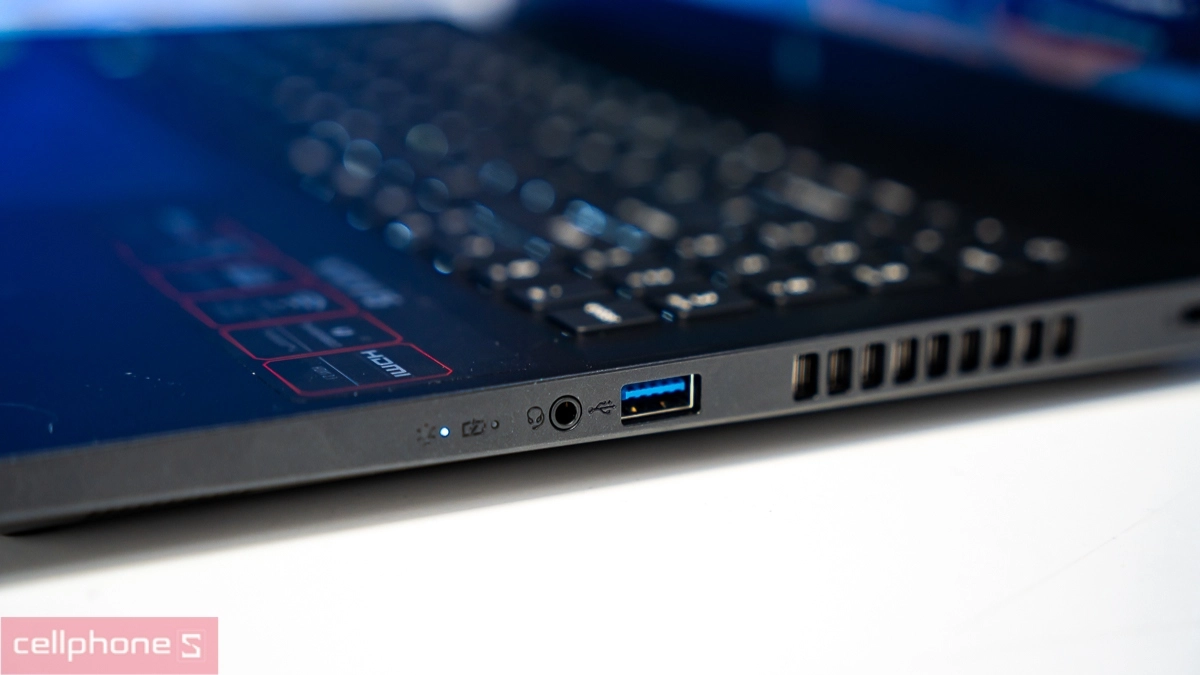 Acer Nitro V được trang bị một hệ thống cổng kết nối đa dạng