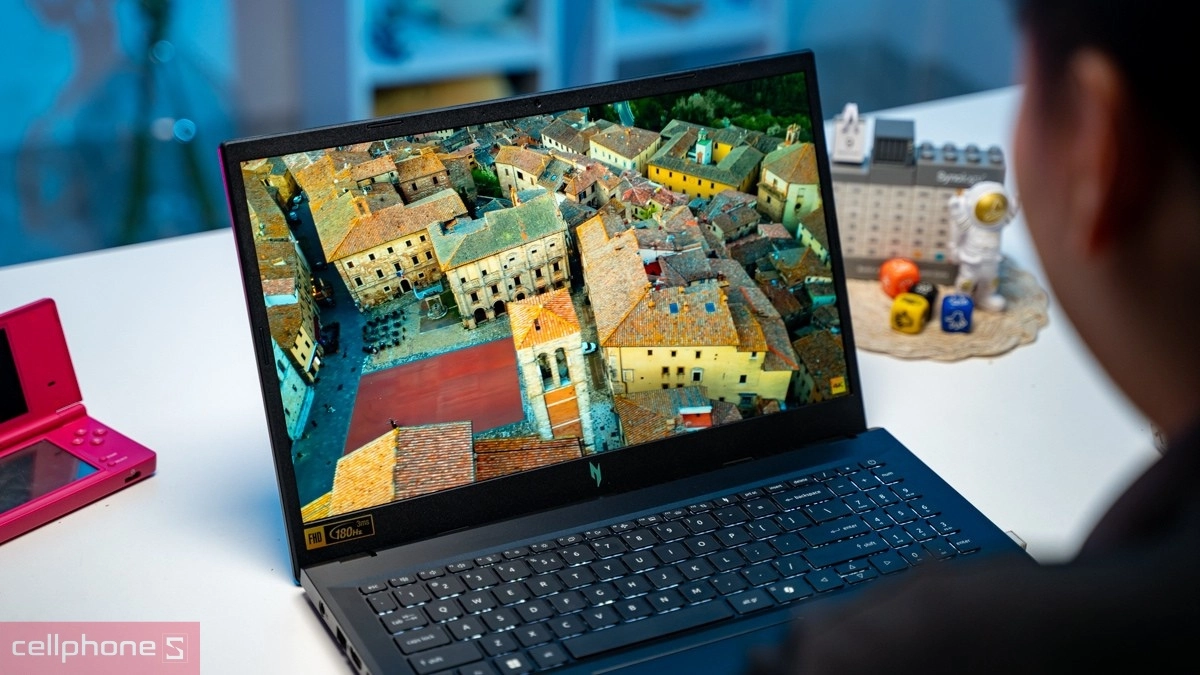 Pin, cổng kết nối của laptop Acer Gaming Nitro V 15 ProPanel ANV15-41-R7CR