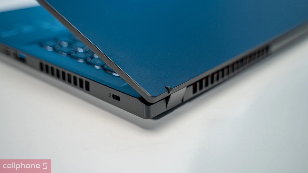 Bộ nhớ, ổ cứng của laptop Acer Gaming Nitro V 15 ProPanel ANV15-41-R7CR