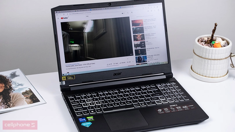 Màn hình lớn với tần số quét 144Hz