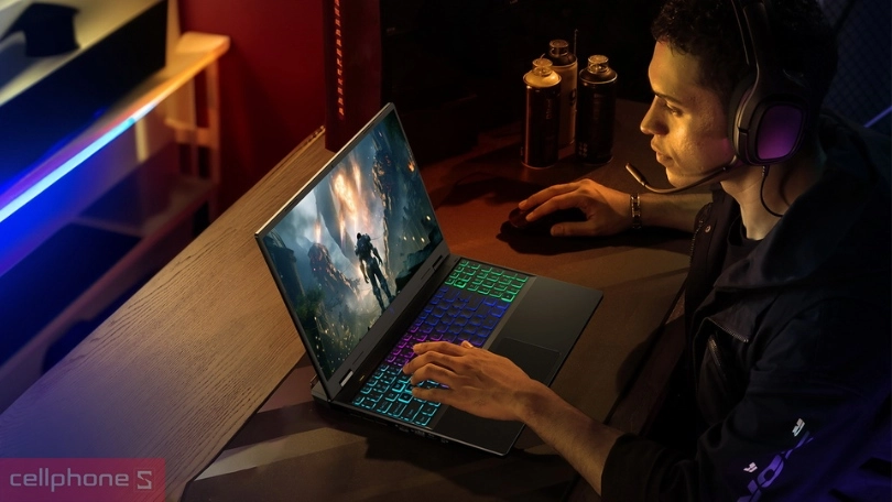 Pin và cổng kết nối của laptop Gaming Acer Nitro V ANV16-41-R7EN