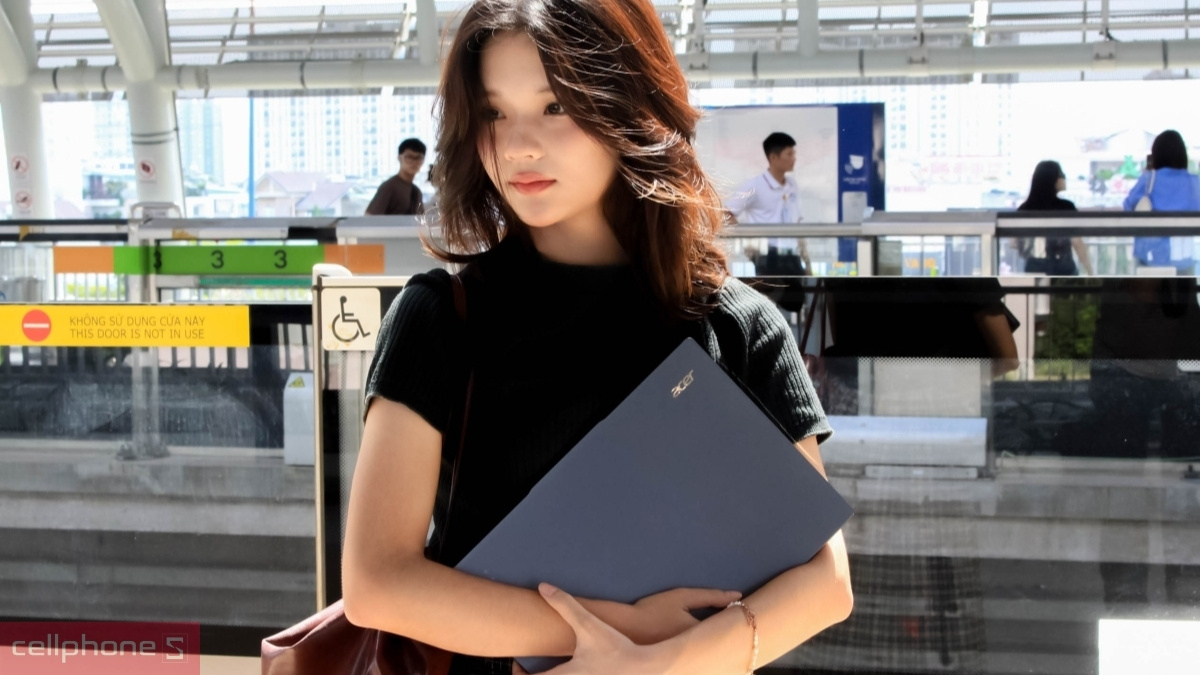 Acer Swift 14 sở hữu khung nhôm cắt kim cương với thiết kế tinh tế