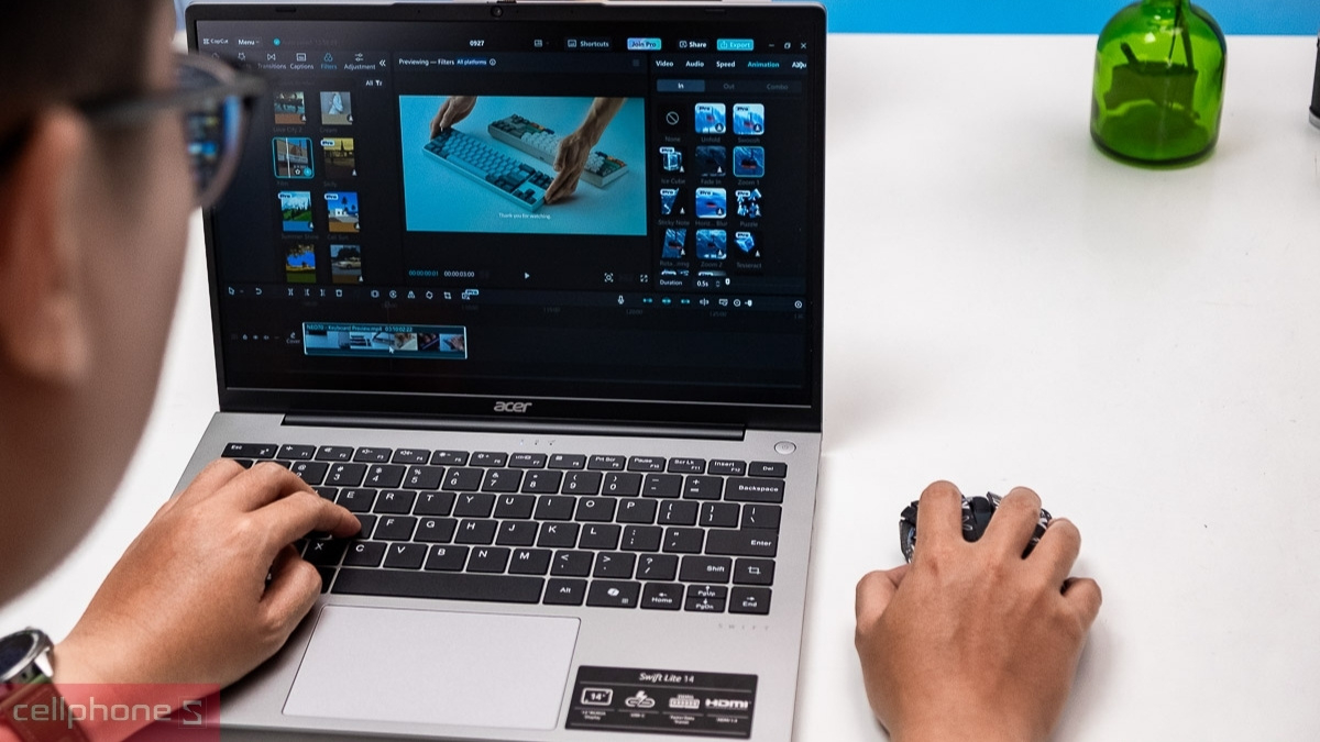 Acer Swift Lite 14 sử dụng pin 58Wh cho thời lượng đến 10 giờ