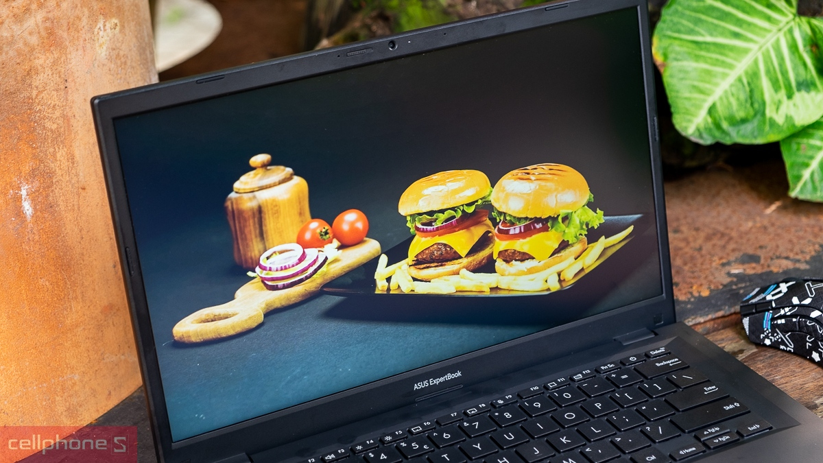 ASUS ExpertBook P5 có thời lượng pin linh hoạt, hỗ trợ công việc cả ngày