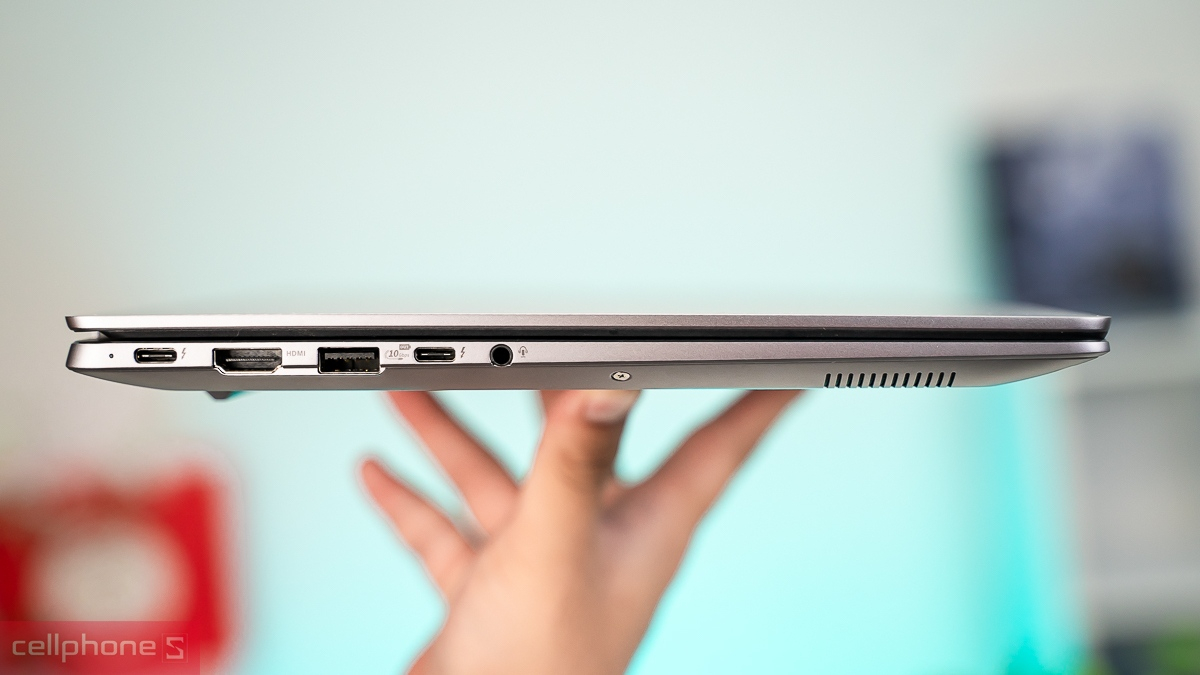ASUS ExpertBook P5 tích hợp Thunderbolt 4, HDMI 2.1 và nhiều cổng kết nối