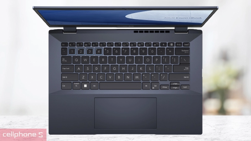 Hiệu suất hoạt động khủng, bàn phím tiêu chuẩn