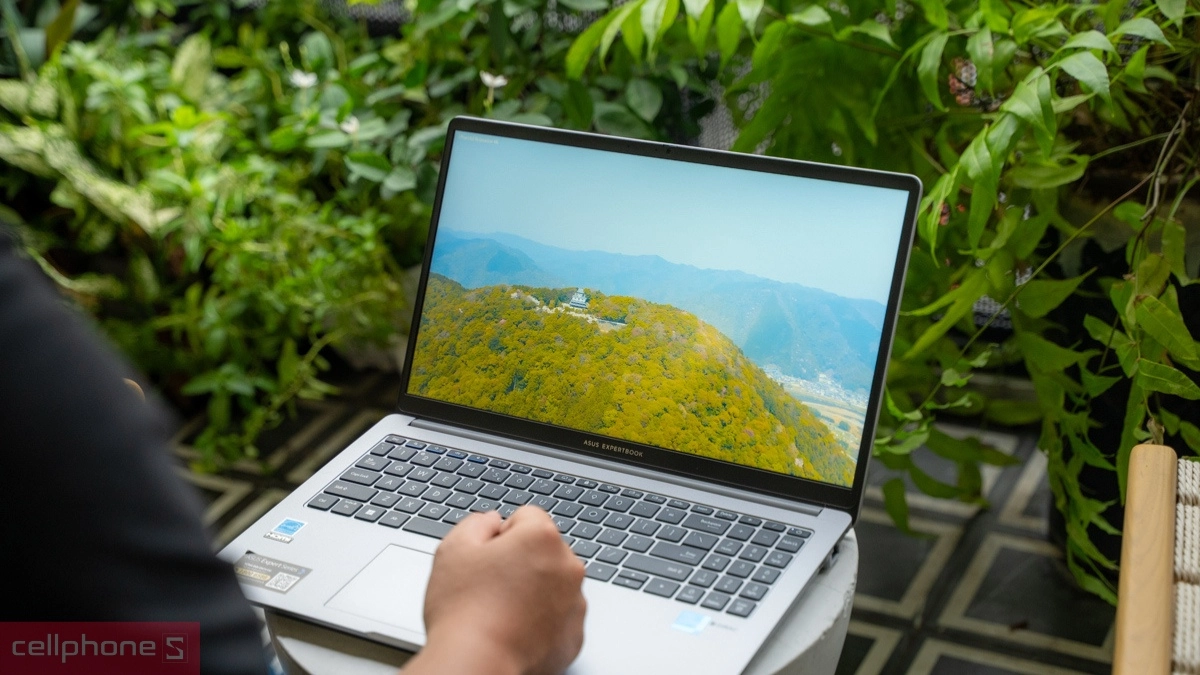 Pin, cổng kết nối, màn hình của laptop Asus ExperBook P1 P1503CVA-I5SE16-63WS