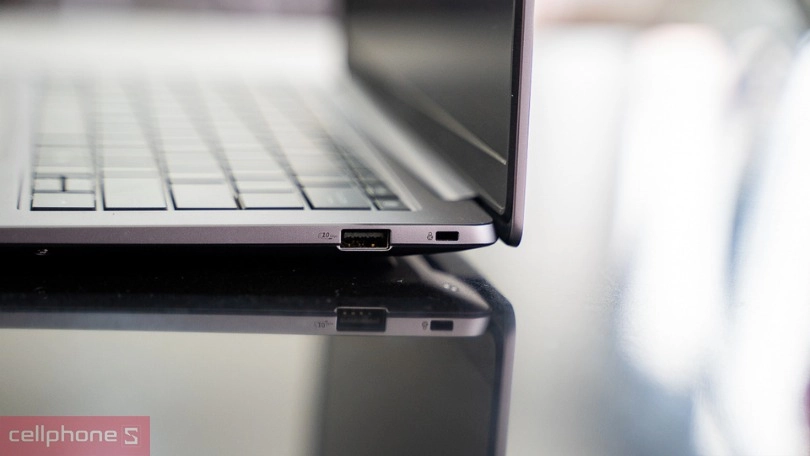 Pin cùng khả năng kết nối của laptop ASUS Expertbook P5 P5405CSA-NZ0017W