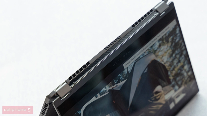 Màn hình nhỏ gọn 13.4 inch, hiển thị rõ ràng với tấm nền IPS