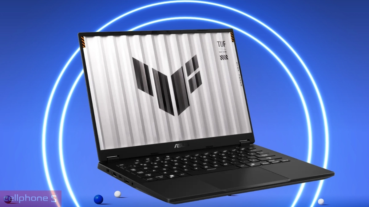 RAM dung lượng 32GB, ổ cứng 1TB PCIE