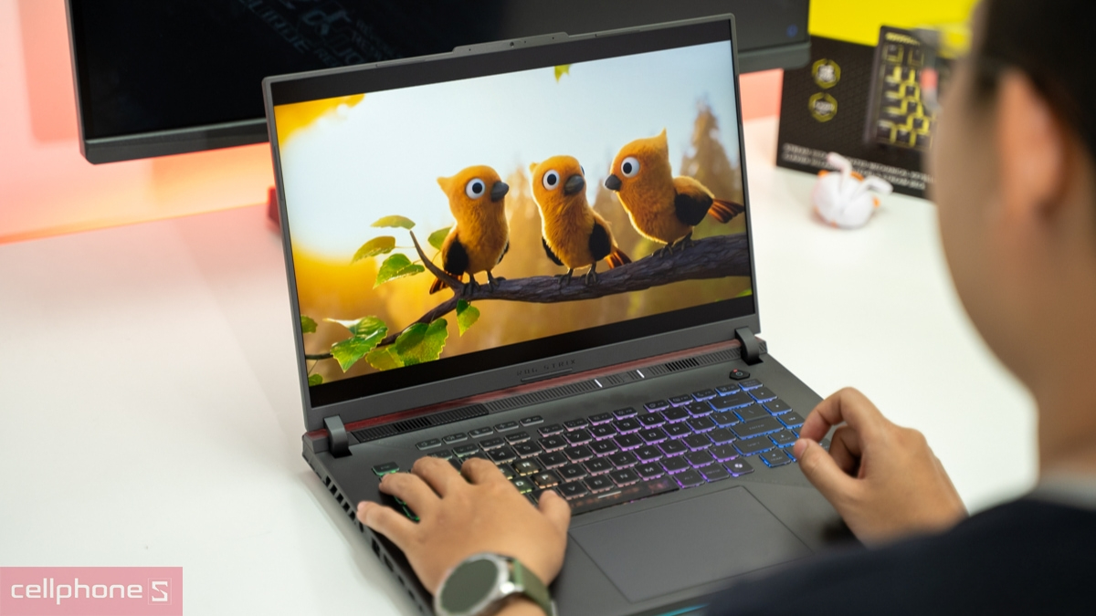 Asus ROG Strix G16 phần Touchpad có diện tích bề mặt lớn
