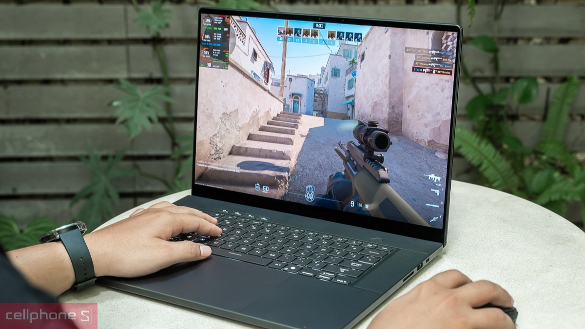 Asus Rog Zephyrus G16 gaming với màn hình OLED 240Hz