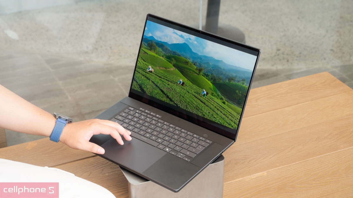 Asus Rog Zephyrus G16 có giá bán từ 81.990.000đ tại CellphoneS