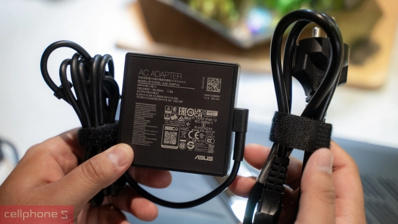 Pin bền bỉ và cổng kết nối đa dạng