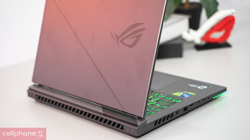 Thiết kế laptop ASUS ROG Strix G16 G615LR S5238W