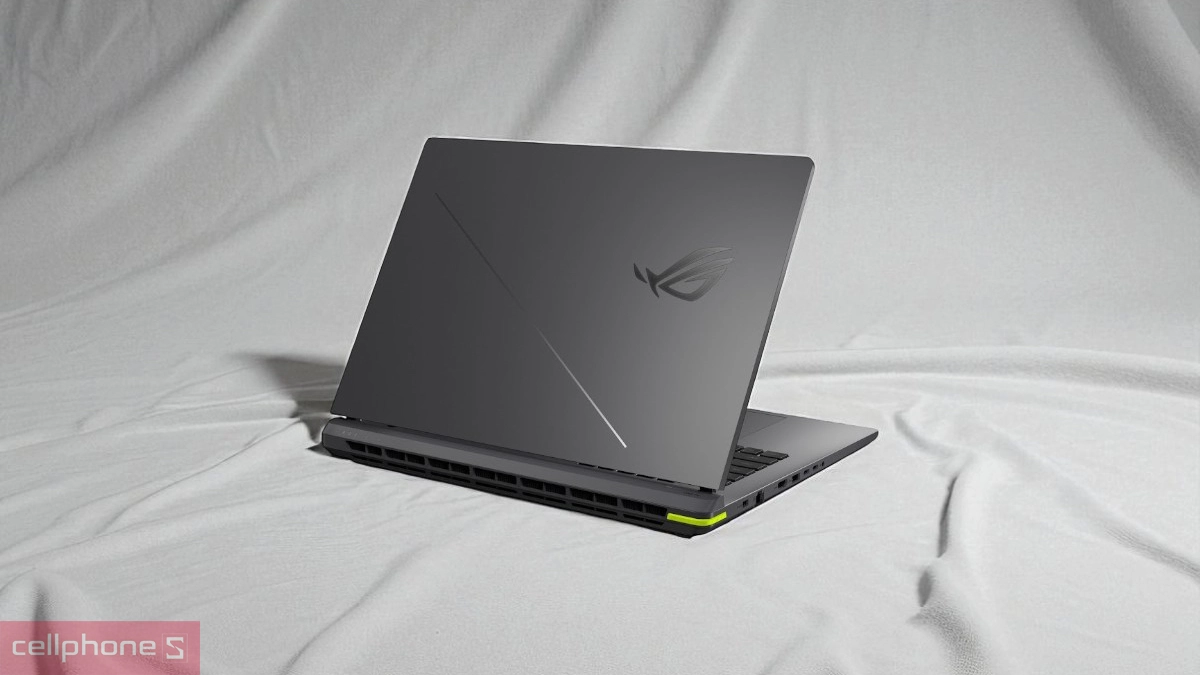 Pin, cổng kết nối của laptop ASUS ROG Strix G18 G815LW-S9164W