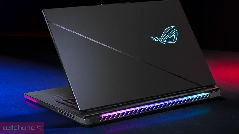 Pin và hệ thống cổng kết nối của laptop Asus ROG Strix Scar 18 G834JZR-R6160