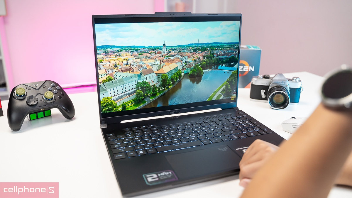 ASUS TUF Gaming A16 trang bị pin 90Wh hỗ trợ sạc nhanh USB-C