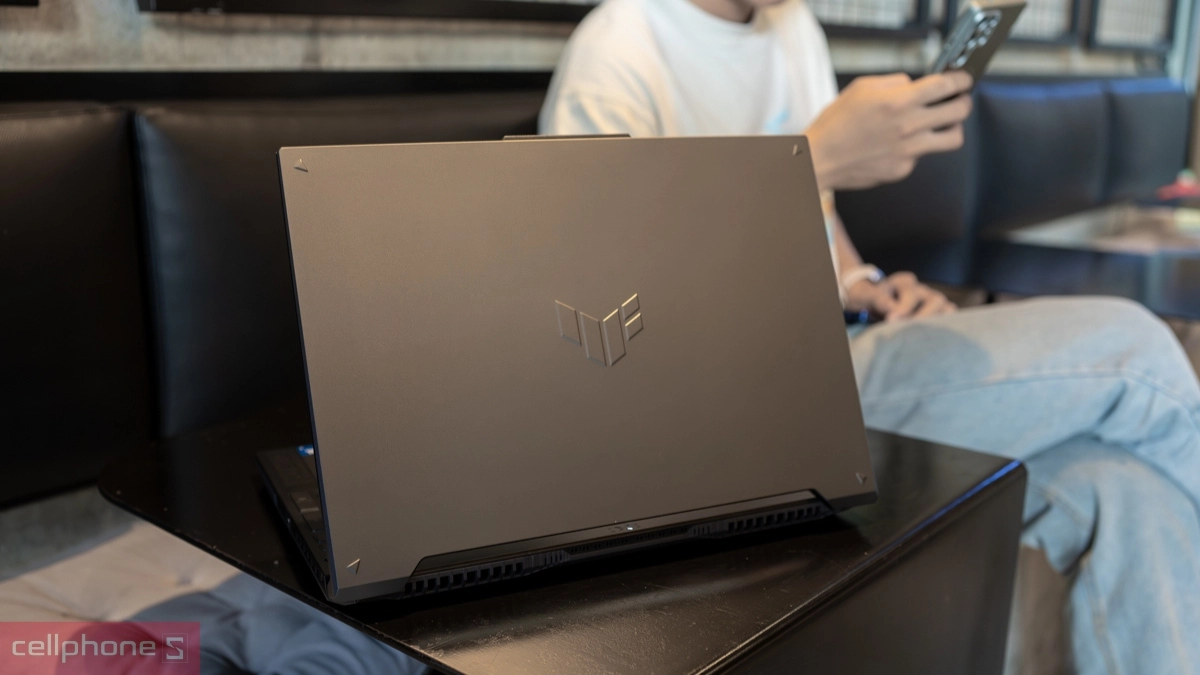 RAM và ổ cứng laptop ASUS TUF Gaming F16 FX607VU-RL045W