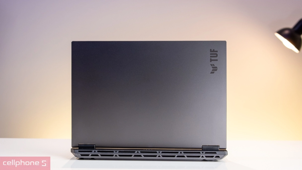 Pin, cổng kết nối của laptop ASUS TUF Gaming F16 FX608JHR-RV037W