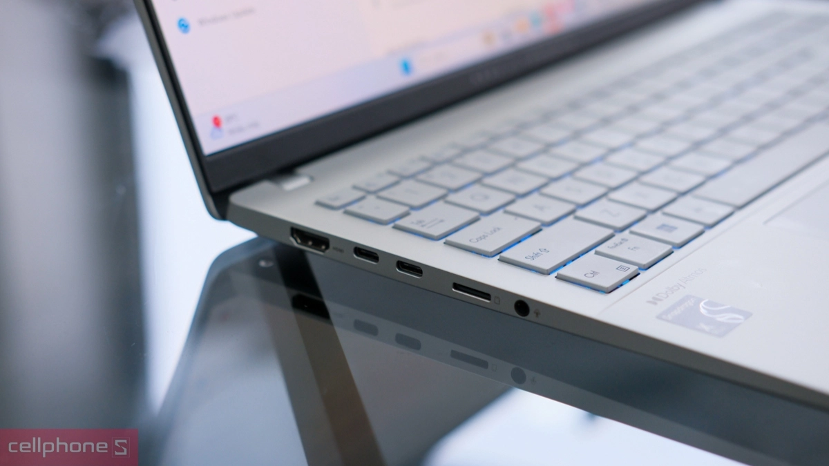 Cổng kết nối Asus Vivobook S15