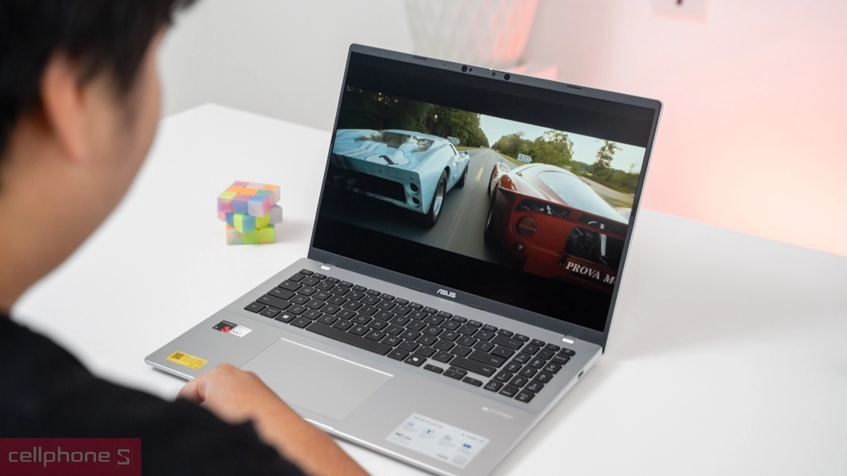Asus Vivobook có tần số quét 60Hz