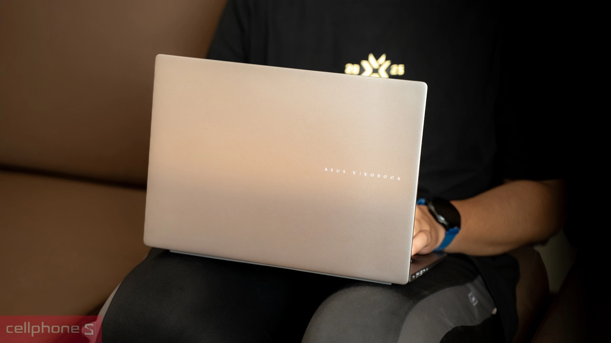 Asus Vivobook S14 này đáp ứng rất tốt nhu cầu di chuyển