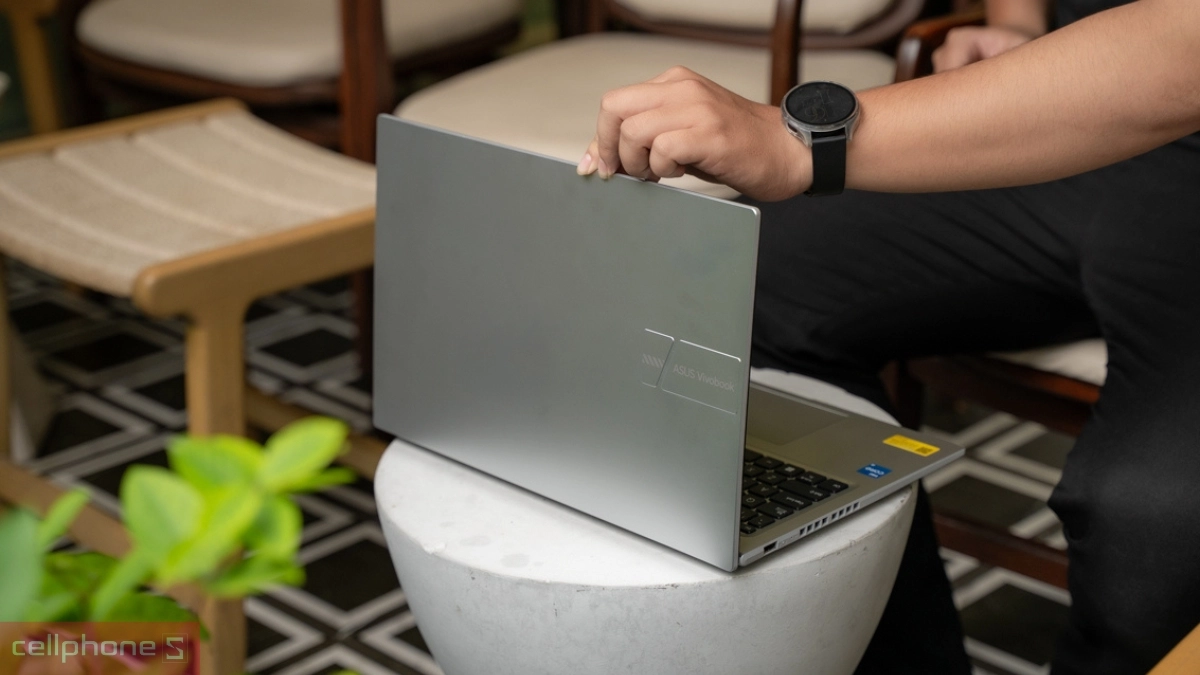 Thiết kế laptop Asus Vivobook 15 X1502VA-BQ885W