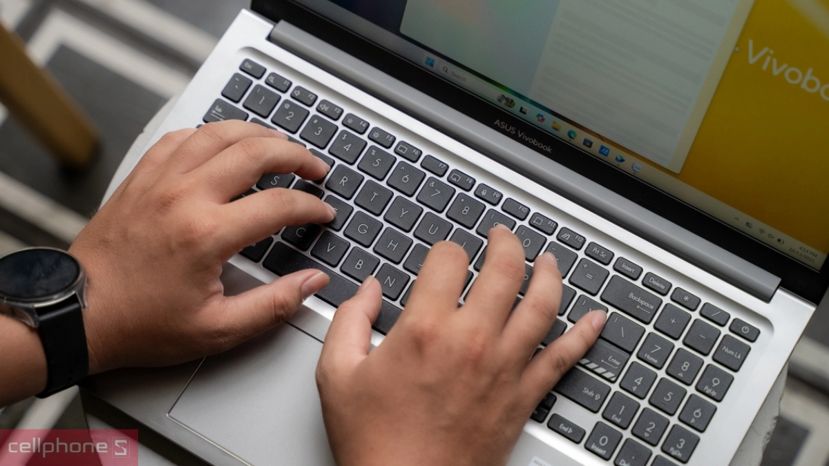 Màn hình laptop Asus Vivobook 15 X1502VA-BQ885W