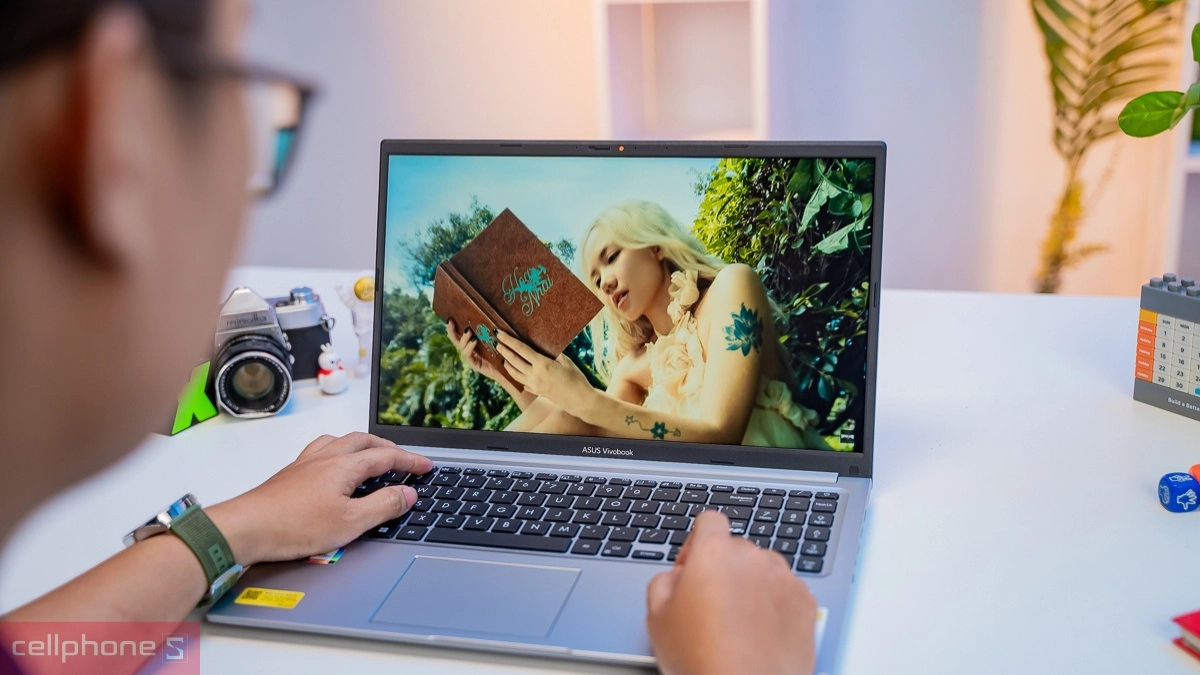 Màn hình laptop ASUS Vivobook 15 X1502VA-BQ886W